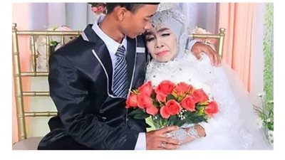 «جواز على الموضة».. مسنة تتبنى شابا وتتزوجه بعد فترة