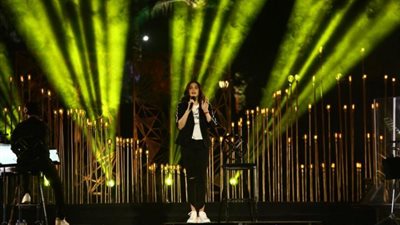 بالصور..كواليس حفل آمال ماهر من أمام الأهرامات بعد تصدرها الـ”ترند”