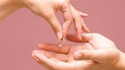 ما حكم الشبكة وقائمة المنقولات عند الخُلْع؟.. دار الإفتاء تُجيب