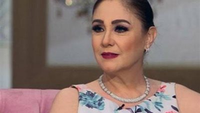 تريندات زمان.. شيرين تثير الجدل بتدخين الشيشة على الهواء