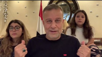 بالفيديو.. شريف منير يظهر برفقة نجلتيه ويعلق: ”هما دول المذنبين والمتهمين”