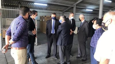 مساعد وزير الخارجية يستقبل جثامين ضحايا حرائق قبرص