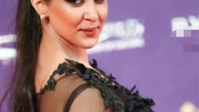 جيهان خليل تودع الديكور الخاص بفيلم ”يوم 13”