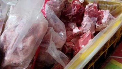 بالصور..ضبط 2 طن لحوم ومصنعات لحوم فاسدة بالوراق