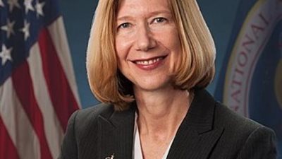 من هى المرأة التى عينتها ناسا مديرة للرحلات المأهولة للفضاء؟