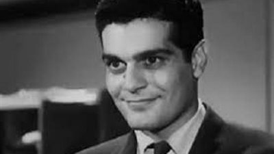 تفاصيل أول حوار أجراه عمر الشريف في حياته.. وصور نادرة من منزله