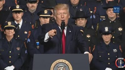 معلومات لا تعرفها عن ”الكتاب القنبلة ” الذي يحاول ترامب منعه من النشر