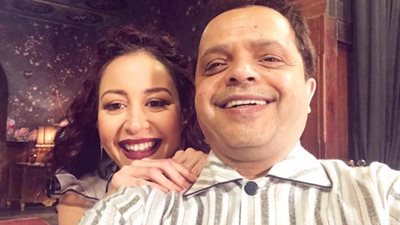 صورة.. محمد هنيدي ومنة شلبي في كواليس فيلم ”النمس والإنس”