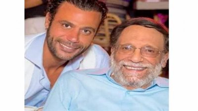 نجل عادل إمام يكشف تطورات حالته الصحية.. ويصدم الجمهور بصورة الزعيم