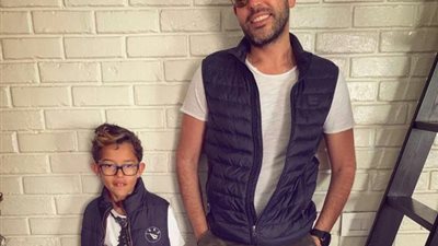 بالصورة.. أبو يحتفل بعيد ميلاد نجله وهذه رسالته له