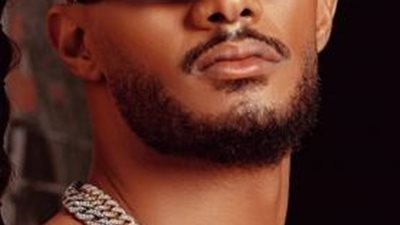 عقدة الجزم.. نكشف سبب صعود محمد رمضان المسرح ”حافى” وتخليه عن الحذاء