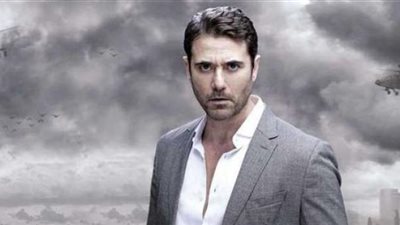 أحمد عز يكشف حقيقة الربط بين فيلم ”العارف” و”هجمة مرتدة”