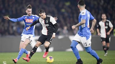 نهاية الشوط الأول بين يوفنتوس و نابولى بالتعادل السلبى