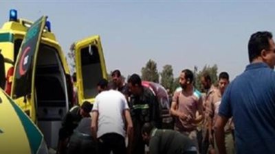 إصابة 11 شخص في حادث تصادم بين سيارة وأتوبيس في المنيا