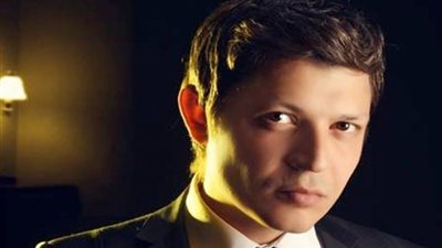 أحمد العطار يروج لأغنيته الجديدة بين ايديك