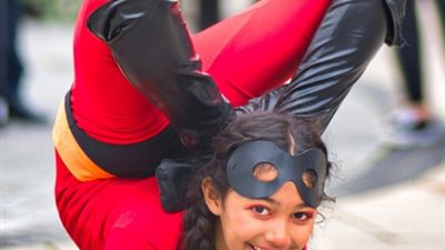 عمرها 12 عاما ولقبت بالجسم المطاط.. قصة فتاة الجمباز