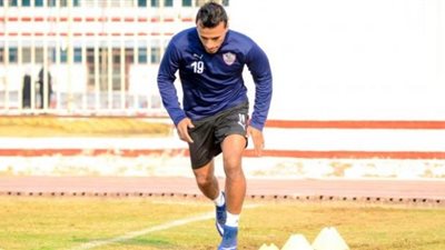 تدريبات منفردة لمحمد عبد الشافي في مران الزمالك