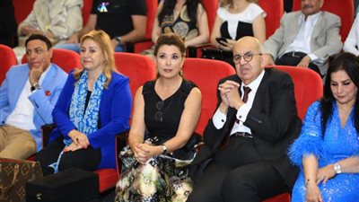 من بينهم رياض الخولي وأنوشكا .. تكريم الفنانين في مهرجان الأفضل عربيا في دورته الثالثة