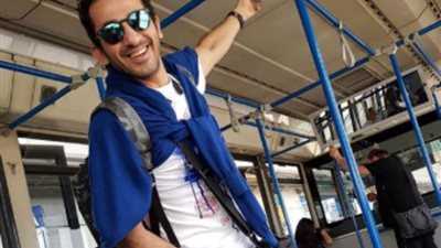 الحنان كله.. أحمد حلمي بصحبة والدته في أحدث ظهور