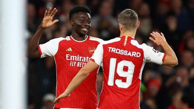 الدوري الإنجليزي: أرسنال يتقدم علي مانشستر يونايتد بهدف تروسارد في الشوط الأول