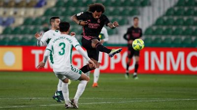 ريال مدريد ينهي الشوط الأول متقدما بهدف على إلتشي