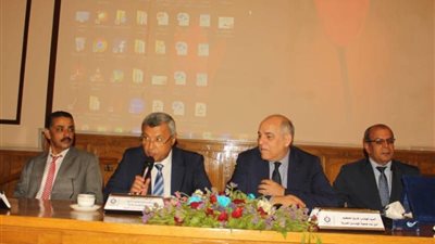 الكنز المدفون.. القصة الكاملة لاستخراج الذهب الأبيض من صحراء مصر