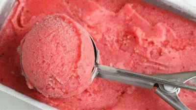 بخطوات بسيطة.. طريقة تحضير آيس كريم البطيخ في المنزل