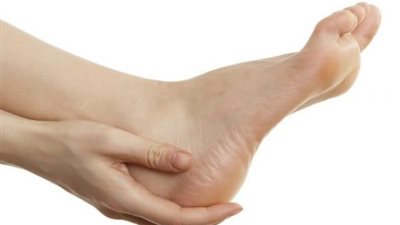 بدون أدوية.. حيل سحرية لعلاج تورم القدمين