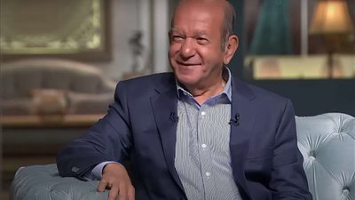 لطفي لبيب عن شائعة إصابته بشلل نصفي : جاتلي جلطة في المخ أثرت على أيدي ورجلي الشمال