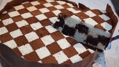 «زي المطاعم».. أسهل طريقة لإعداد تورتة شطرنج