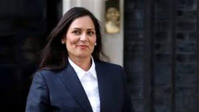 وزيرة الداخلية تتحدى نواب البرلمان ومشاهير هوليوود وتأمر بترحيل 1100 من المجرمين ومغتصبي الأطفال من بريطانيا