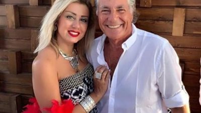 بفستان فضي مثير.. زوجة مصطفى فهمي تحتفل برأس السنة الجديدة