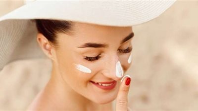 3 فوائد و 5 أضرار.. تداعيات استخدام واقي الشمس على البشرة في الصيف