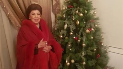 أمام شجرة الكريسماس.. رجاء الجداوي تهنىء محبيها بالعام الجديد