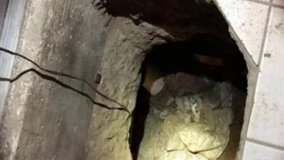 تستخدمه زوجته لمقابلة عشيقها.. حكاية الزوج الذى عثر على «نفق» أسفل سريره