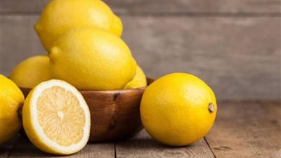 أبرزها إزالة البقع.. 5 استخدامات غير متوقعة لعصير وقشور الليمون