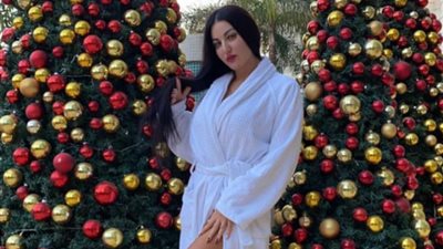 صوفينار تستقبل العام الجديد بالروب الأبيض وشجرة الكريسماس