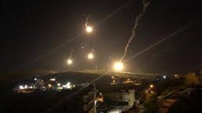 الجيش الإسرائيلي يطلق عددا من القنابل المضيئة بالقرب من الحدود اللبنانية