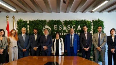 السفير الفرنسي بالقاهرة يزور جامعة اسلسكا (صور)