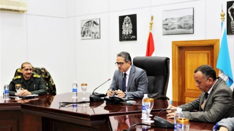 الآثار