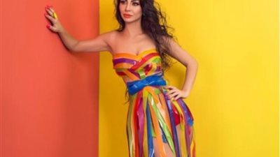 دوللي شاهين تستقبل العام الجديد بـ ”البشكير” الفاضح وشرب الخمر (فيديو)