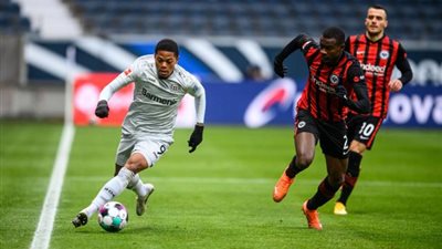 فرانكفروت يفوز على بايرليفركوزن (2_1) ويحرمه من صدارة البوندسليجا