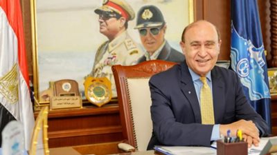 لماذا أهدي الفريق إيهاب مميش جائزة محمد ربيع إلي الرئيس السيسي ؟