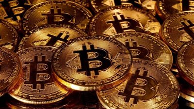 كيف هزمت ”بيتكوين ” العملات الرسمية و بلغت أعلي قيمة  في تاريخها ؟