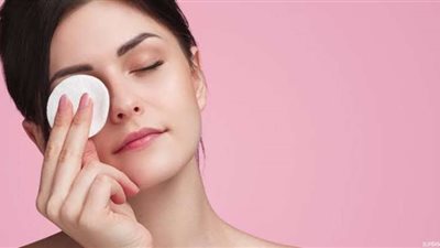 6 مكونات طبيعية لإزالة المكياج بفاعلية.. ابعدي عن المنتجات الضارة