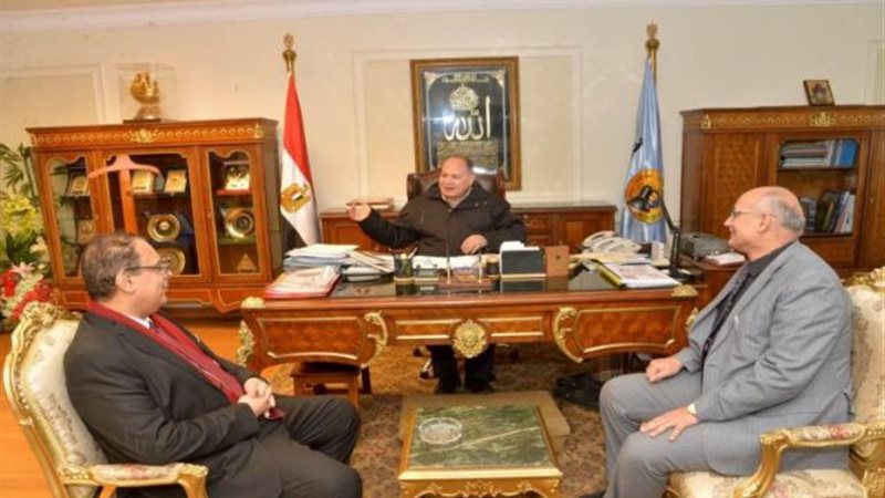 محافظ أسيوط يلتقى
