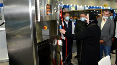 وزيرة التجارة والصناعة تتفقد الاستعدادات النهائية للمعرض الاول لتكنولوجيا تحويل واحلال المركبات للعمل بالطاقة النظيفة