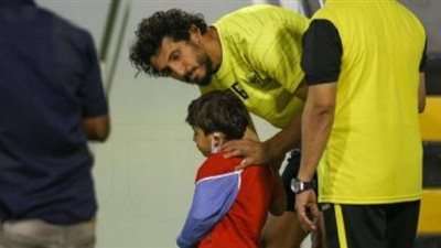 حجازى برفقة نجله في تدريبات اتحاد جدة قبل مواجهة الشباب في البطولة العربية