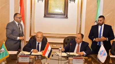 لدعم البحث العلمي.. توقيع بروتوكول تعاون بين جامعة القاهرة ووزارة المالية (صور)