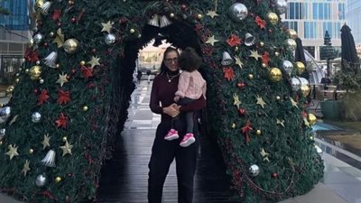 حنان مطاوع تحتفل بـ ”الكريسماس” مع ابنتها ”أماليا”: أجمل ما في حياتي